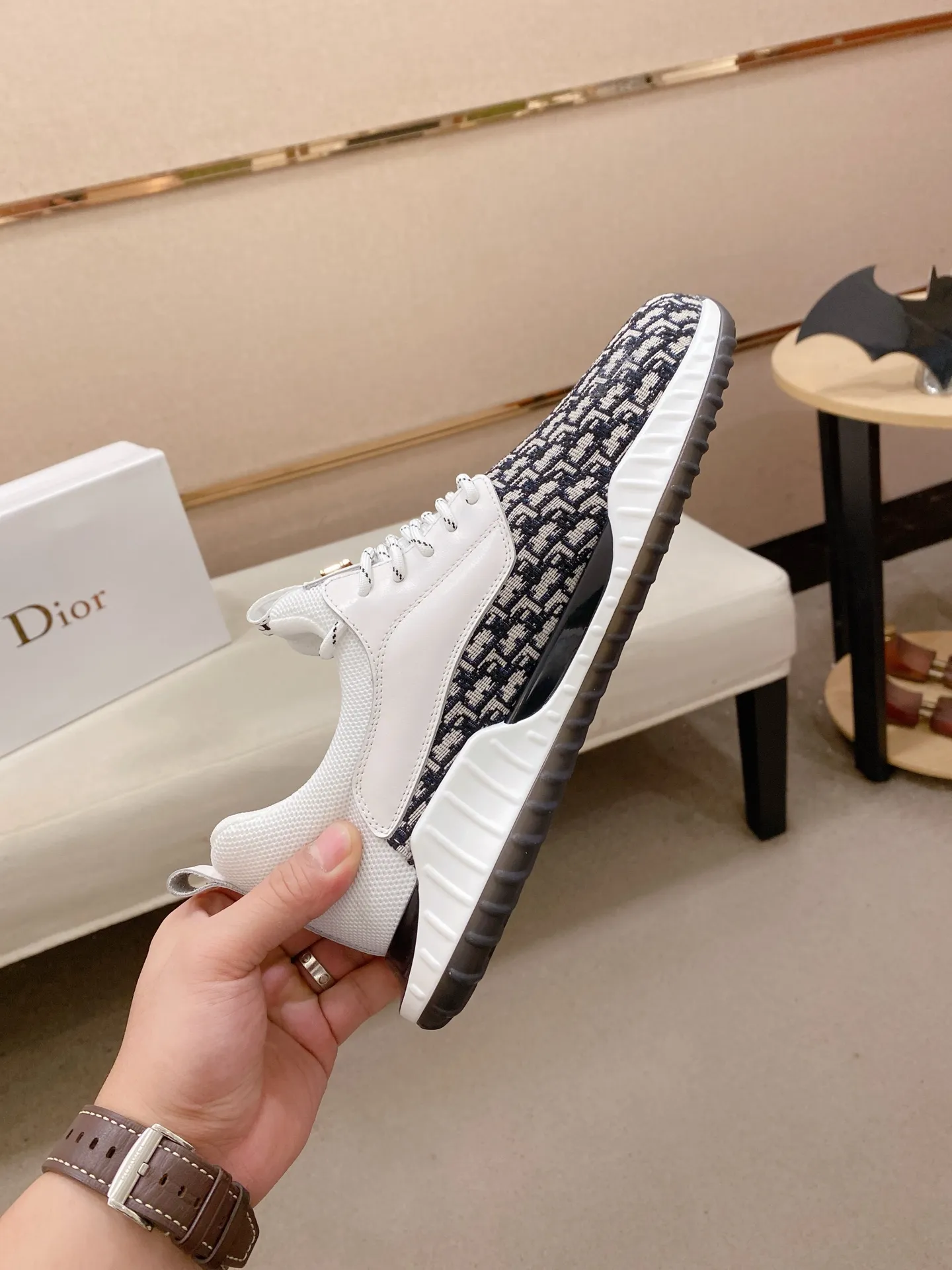 Factory price: 440💰[Dior·Dior] New casual sports style men's shoes, new spring and summer design, perfect workmanship, lace-up lazy style to create wardrobe quality, upper: imported cowhide, sheepskin lining is soft and comfortable, ultra-light TPU wear-resistant outsole, simple, versatile fashion men's shoes, excellent color code number 38--44. (Can be customized for 45 non-refundable)